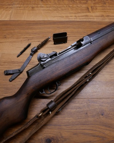 M1 Garant Sprinfield Armory face droite du boîtier avec outils et clip