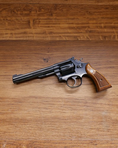 Revolver Smith & Wesson Mod 17-5 "K22" face gauche