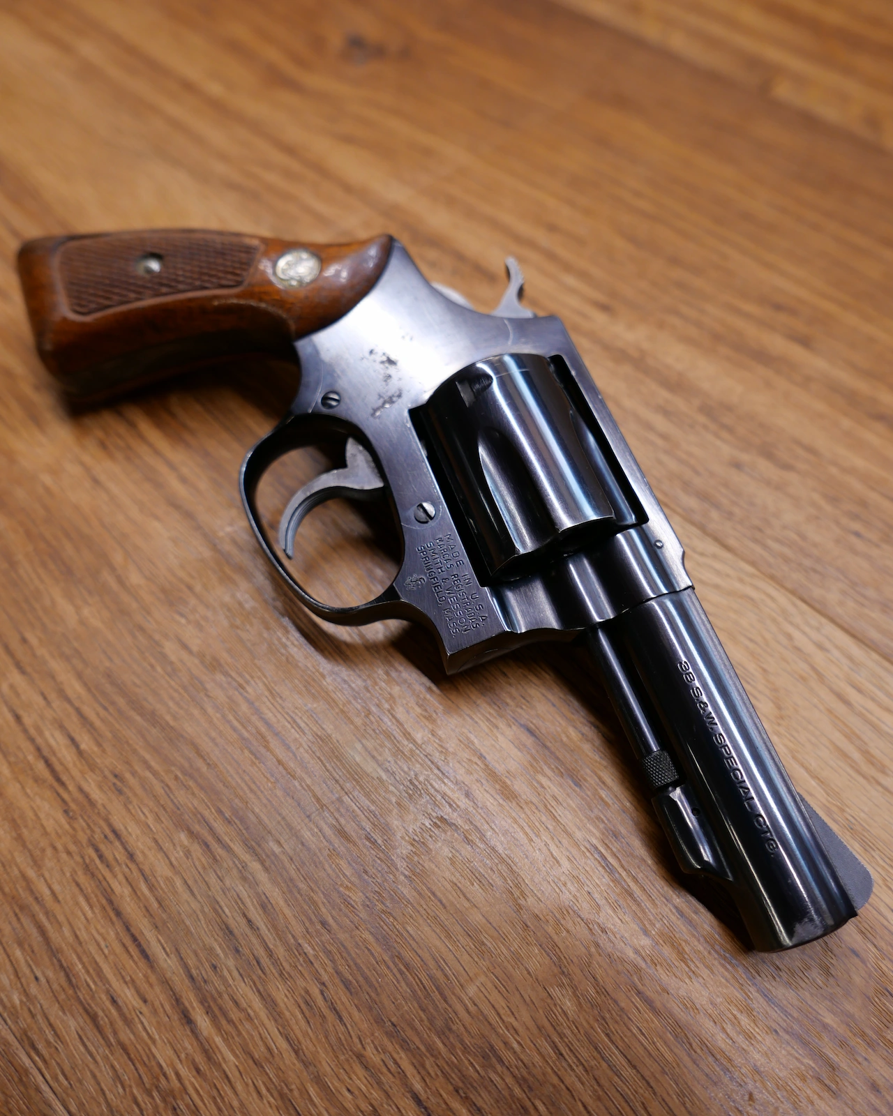 Revolver Smith & Wesson Mod 36-1 zoom canon face droite