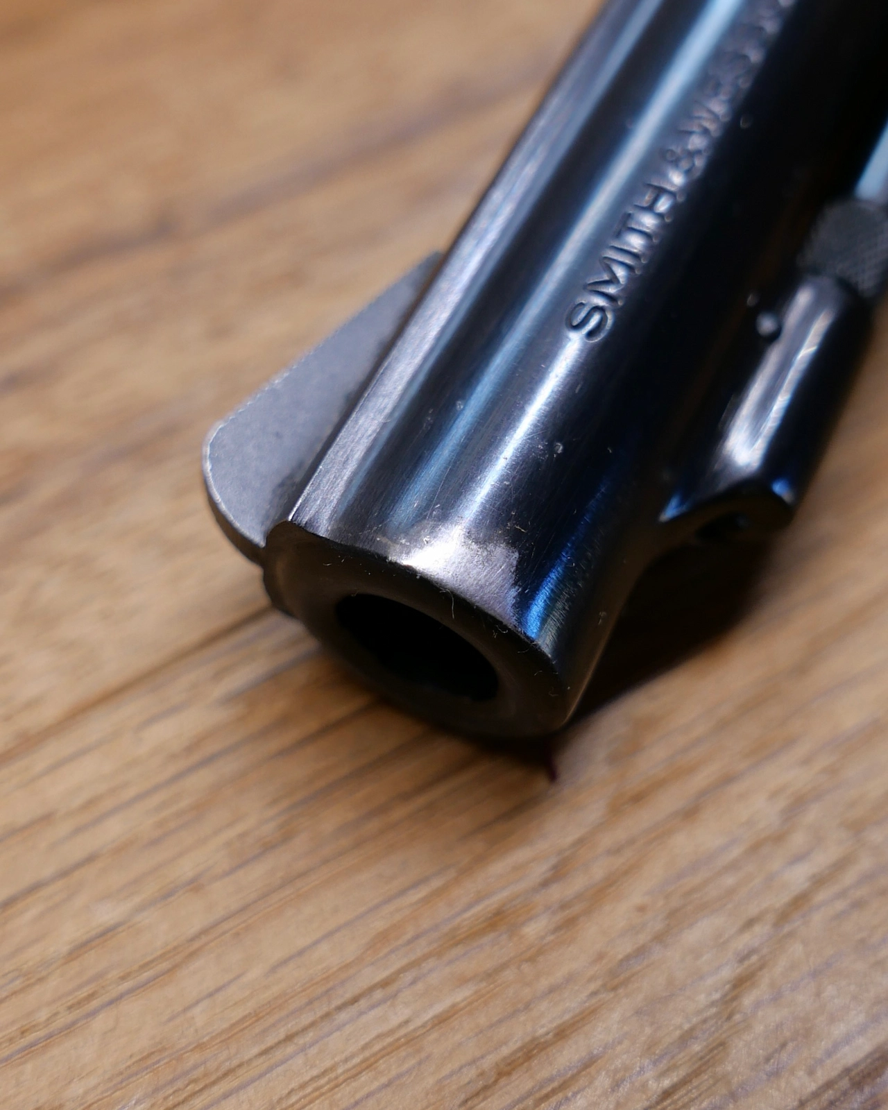 Revolver Smith & Wesson Mod 36-1 défaut canon face gauche