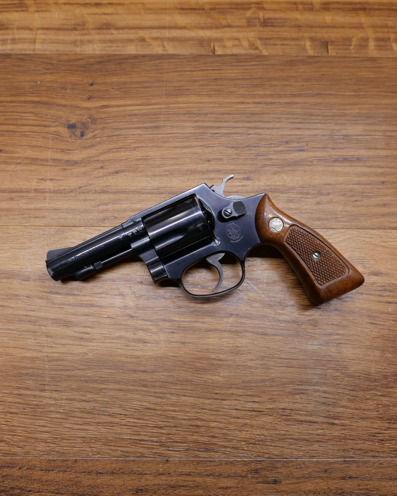 Revolver Smith & Wesson Mod 36-1 face gauche