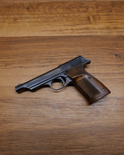 Walther 1936 Olympia en .22Lr profil gauche sur établi