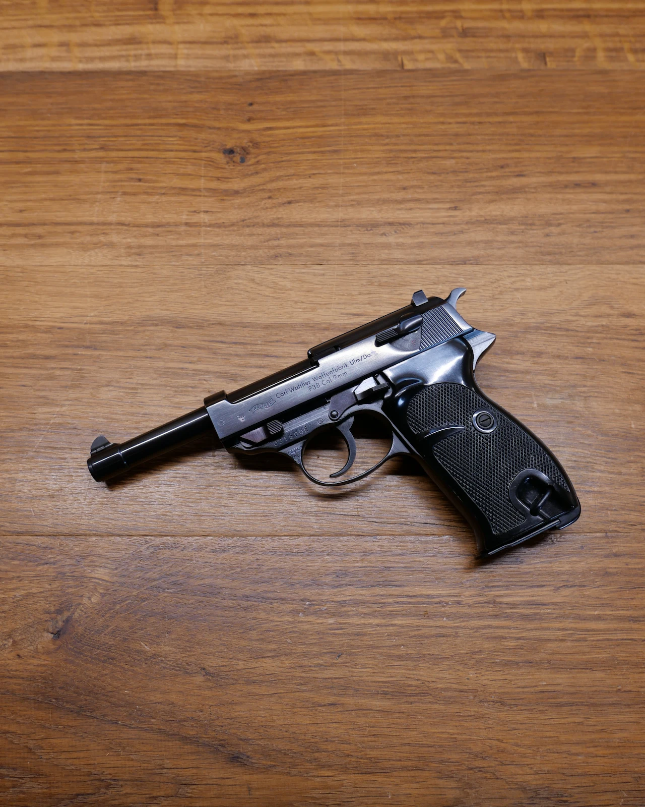 Pistolet Walther P38 face gauche