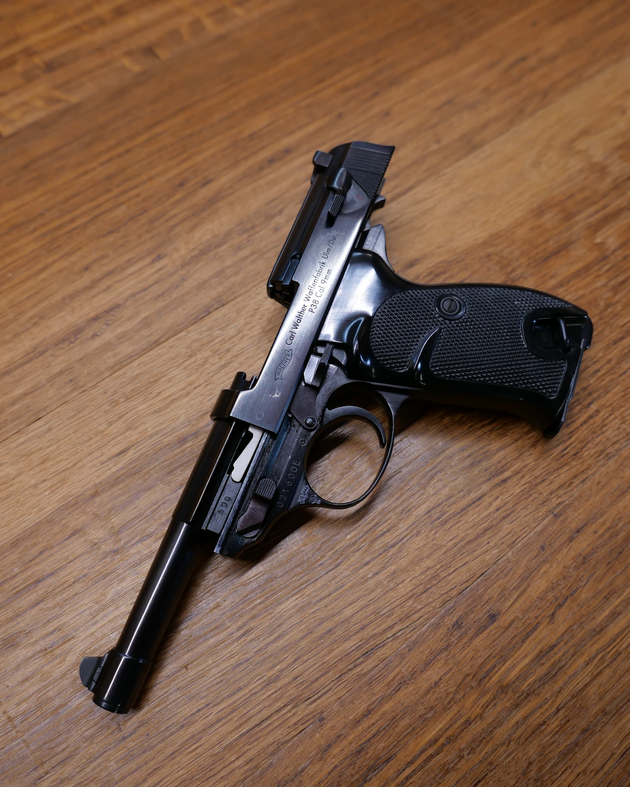 Pistolet Walther P38 mécanique ouverte face gauche