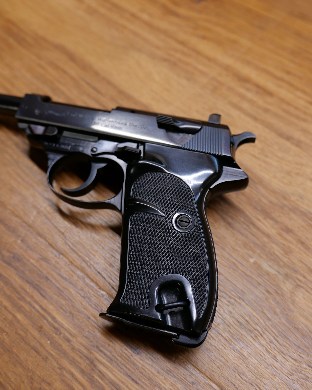 Pistolet Walther P38 poignée gauche