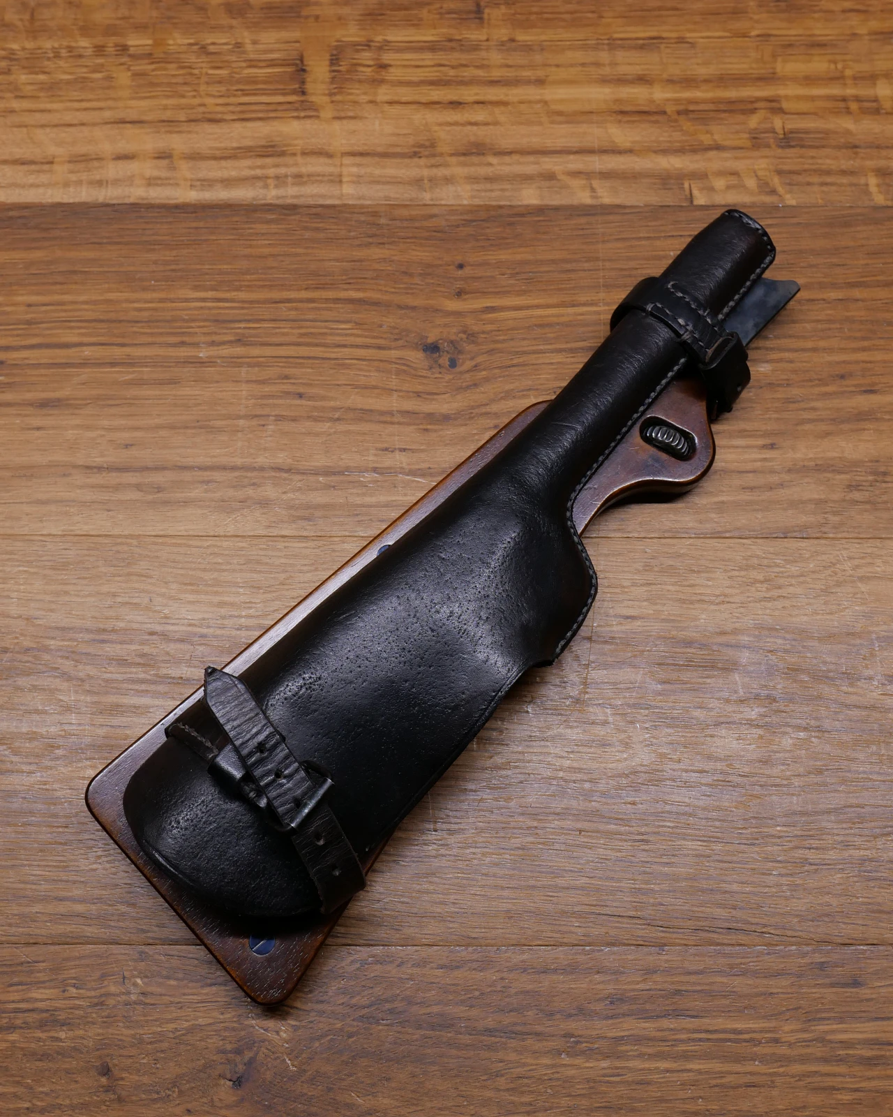 Pistolet Loewe Borchardt C 93 étui-crosse face droite