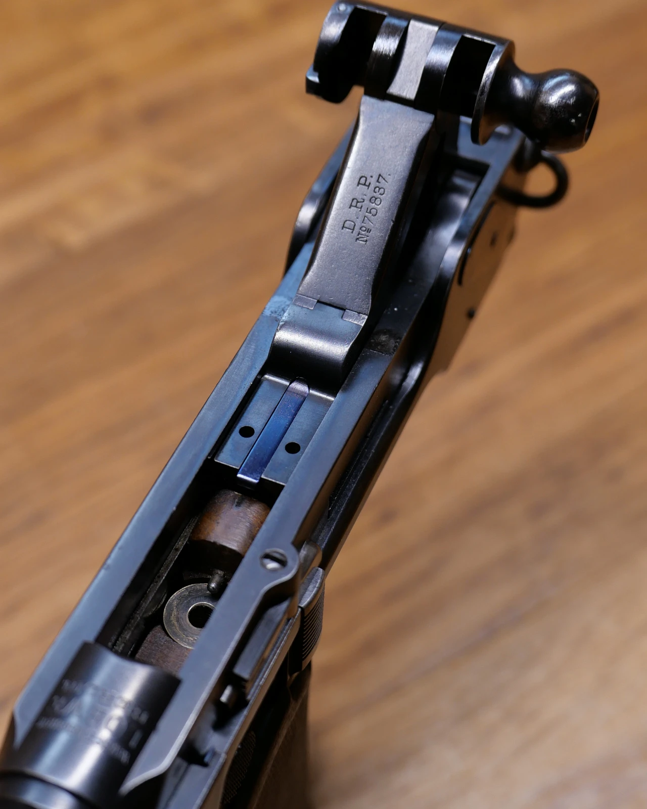 Pistolet Loewe Borchardt C 93 mécanisme ouvert dessus