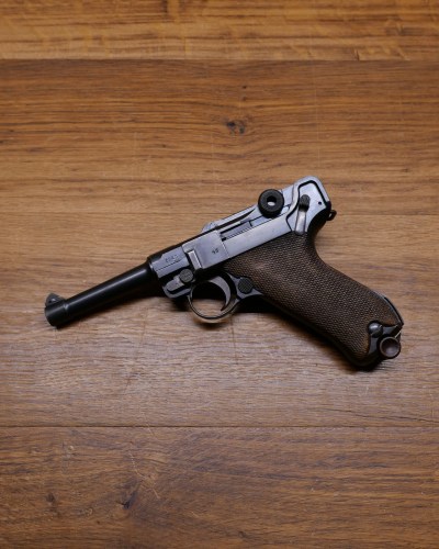 DWM Luger P 08 face gauche